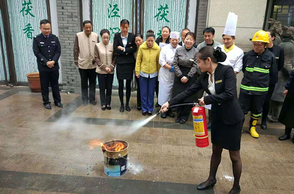 天朗锦城艺术酒店开展“全民参与 防治火灾”消防知识培训及应急演练