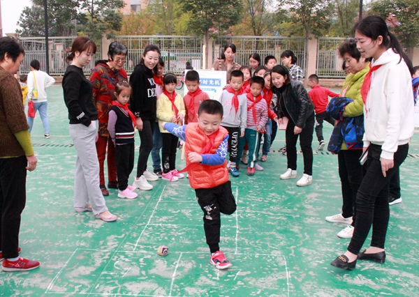 乐活友邻  快乐生活——童年时光机让快乐重现